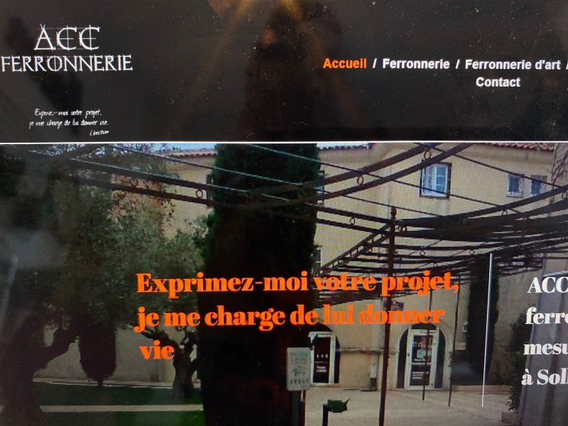 Réaliser une pergola en fer forgé forgé pour la terrasse de ma villa à Sollies Toucas