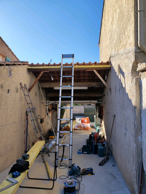 Pose de panne en bois pour toiture à Solliès-Pont