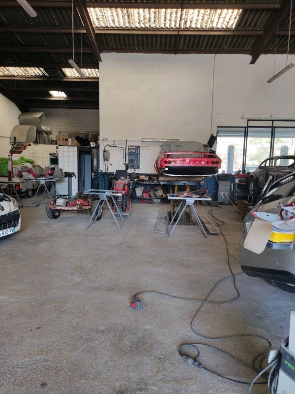 Garage auto pour remplacement de plaquettes de frein à la garde