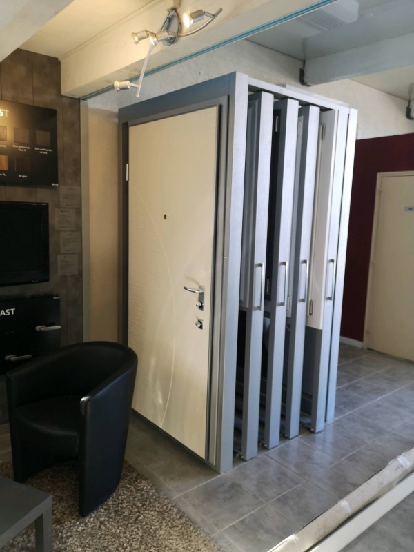 Faire appel à une entreprise de menuiserie pour installation de porte blindée à Carqueiranne