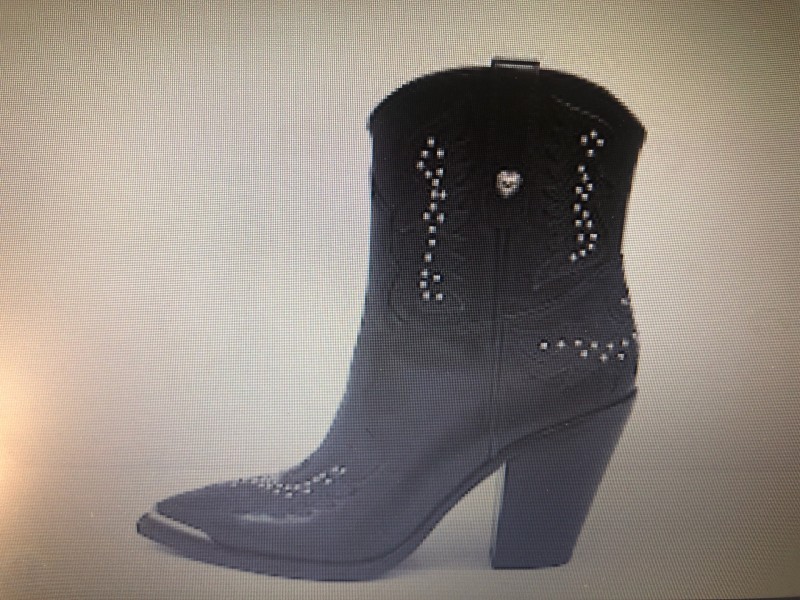 Où trouver une paire de bottines en cuir noir de style santiag cloutées originale à Paris ?