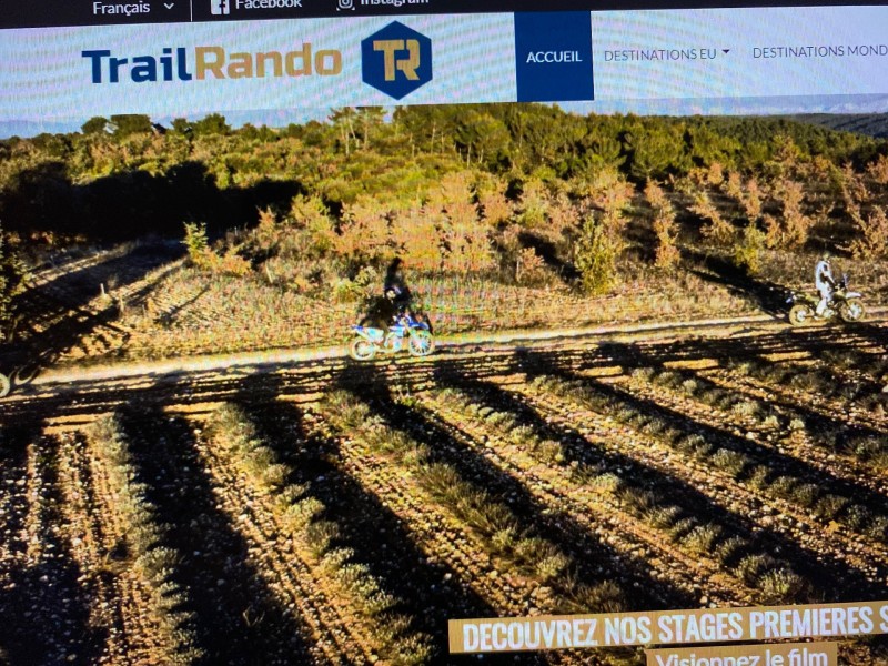 Préparer mon séjour avec un trail rando en moto dans le Var