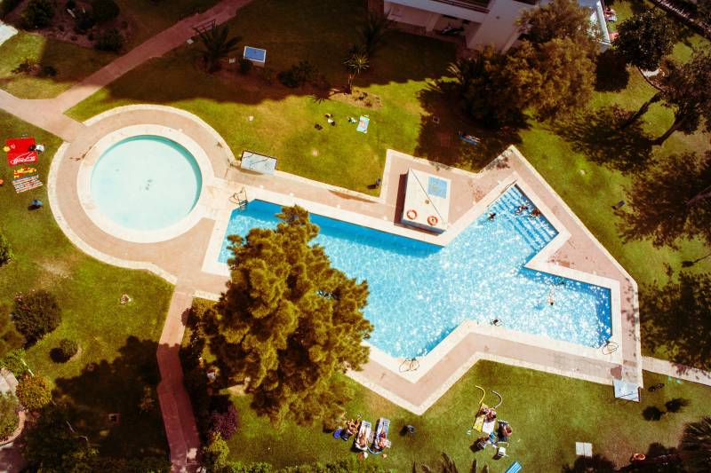 Faire des travaux de terrassement pour la pose d'une piscine enterrée dans le Rhône