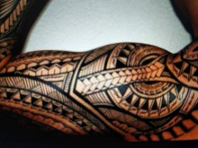 Salon de tatouage maori à Toulouse quartier Saint-Georges en Haute-Garonne Art de pique tattoo studio