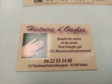 Pose de faux-ongles coloré à Toulon