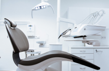 Réaligner les dents avec gouttière transparente Invisalign à Marseille 13006 centre ville